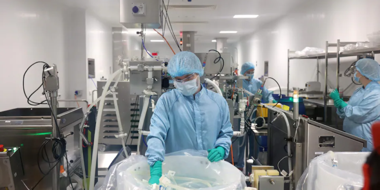 AstraZeneca вперше визнала, що її вакцина проти Covid може викликати тромбоз