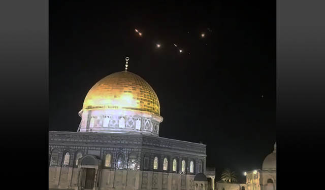 Іран атакував Ізраїль, запустивши на його територію понад 200 ракет і дронів