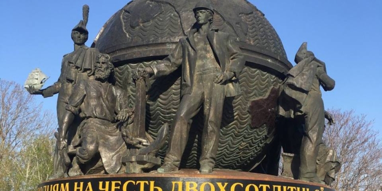 У Миколаєві змінили надпис на пам’ятнику корабелам і флотоводцям (ФОТО)