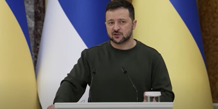 Зеленський відповів тим, хто засуджує удари України по “цивільній” інфраструктурі РФ (ВІДЕО)