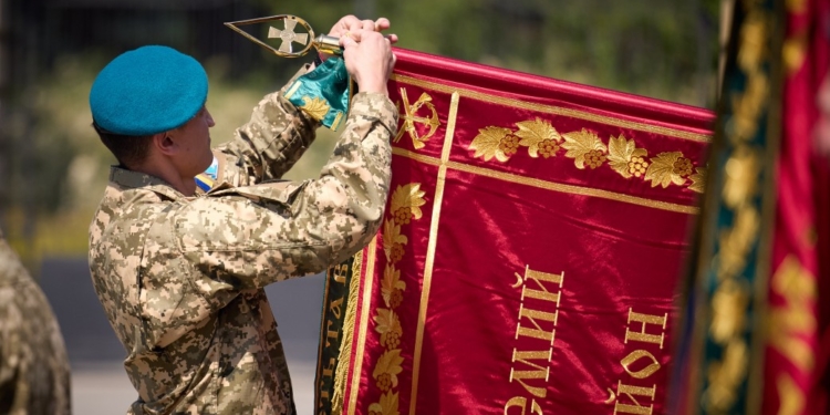 День морської піхоти: державні нагороди, прапор 66-му дивізіону миколаївської артбригади і відзнака «За мужність та відвагу» 1-му батальону 36-ї бригади (ФОТО)