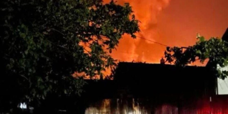 У Краснодарському краї горить нафтобаза – перед тим там нібито посадили українські дрони (ФОТО, ВІДЕО)