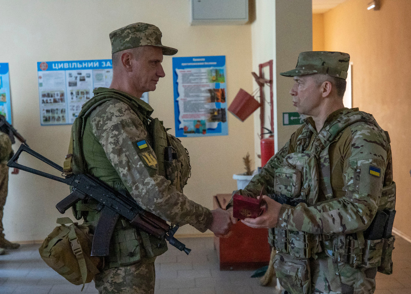 Головнокомандувач Збройних Сил України вручив державну нагороду воїну з Миколаєва