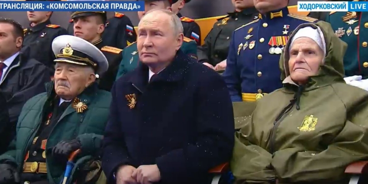 Вужчає коло прибічників. Хто з лідерів держав приїхав на парад у Москву