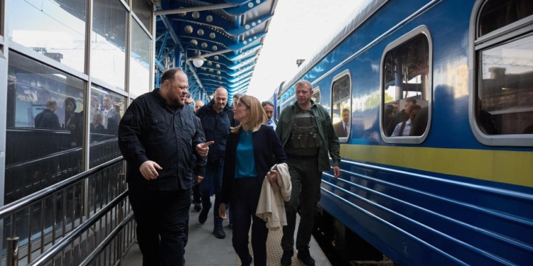 До Києва приїхала президентка Європарламенту Роберта Мецола