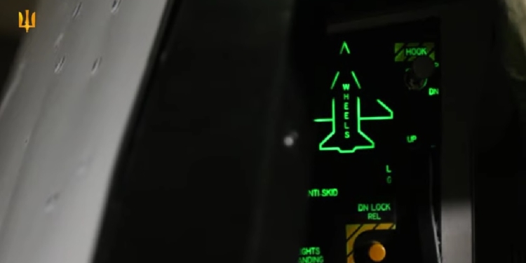 Чехія передала перший  тренажер винищувача F-16 в одну із бригад тактичної авіації (ВІДЕО)