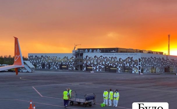 Російські загарбники знищили аеропорт у Запоріжжі (ФОТО)