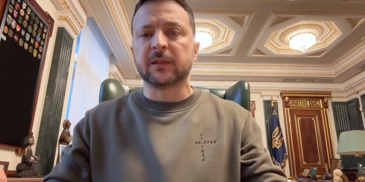 «Я вдячний кожному нашому солдату, кожному сержанту, кожному офіцеру, які захищають наші позиції, як потрібно» – звернення Зеленського (ВІДЕО)