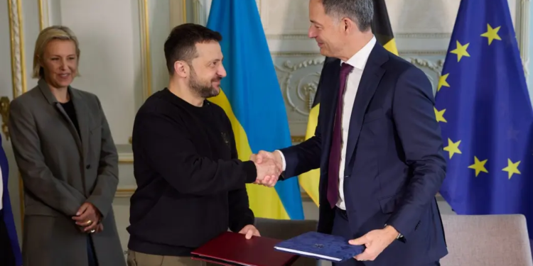 Сі Цзіньпін прибув до Угорщини – Орбан зустрічав його особисто (ФОТО)