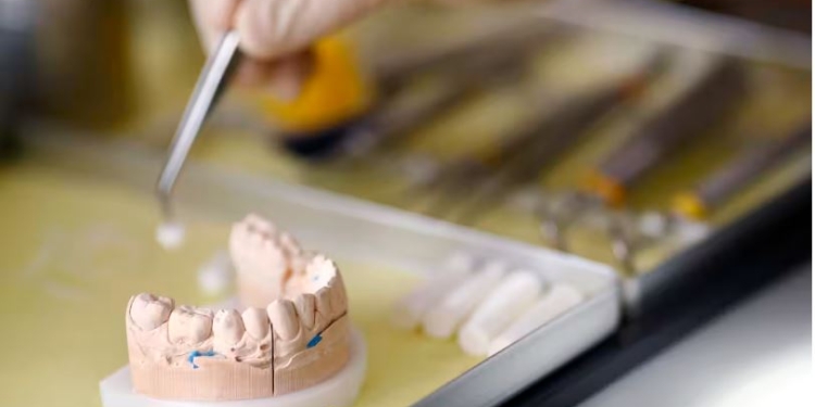 Японія тестує препарат для вирощування зубів. Але стоматологи не збідніють