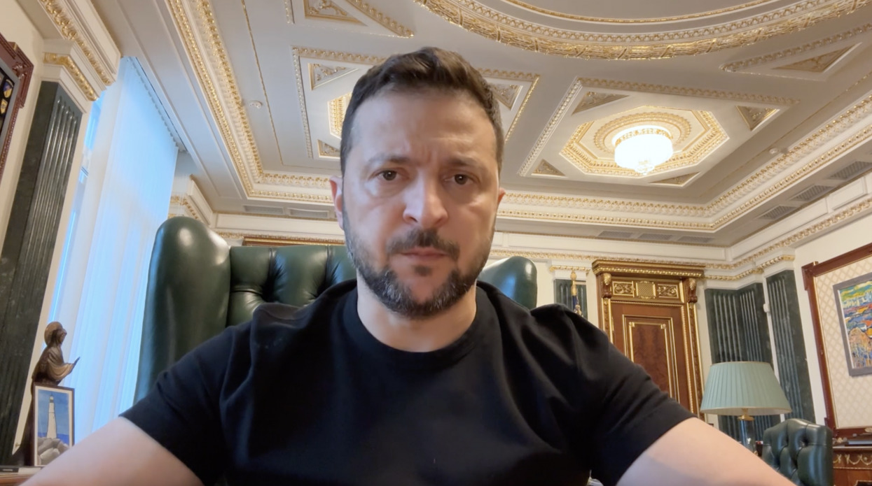 Зеленський повернувся із зарубіжного турне і заслухав Головкома (ВІДЕО)