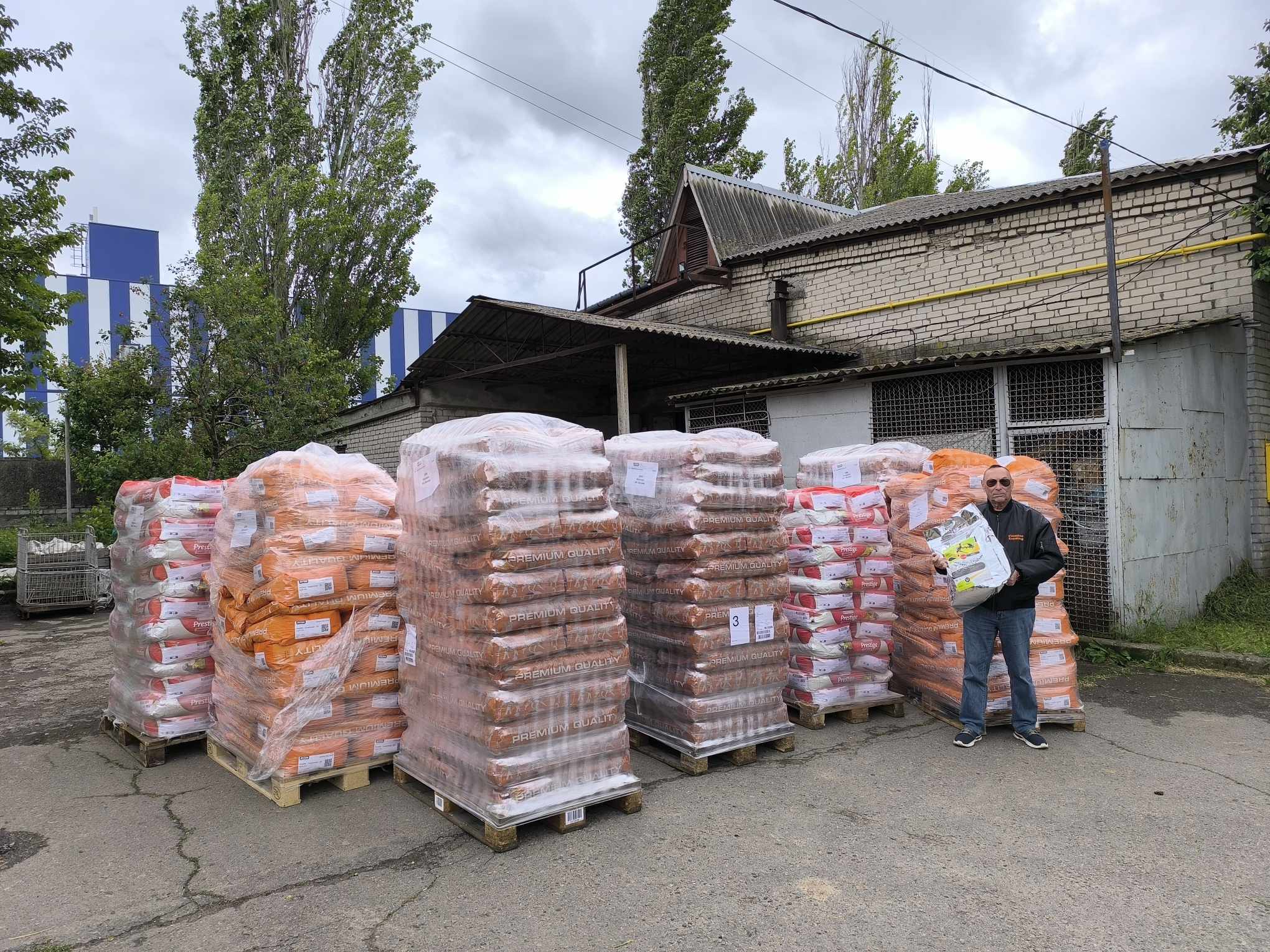 Миколаївський зоопарк отримав від зоопарків Європи черговий вантаж кормів для тварин – частина поїхала до Харківського зоопарку (ФОТО)