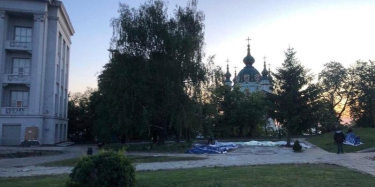 У Києві вночі знесли храм-МАФ УПЦ МП біля Десятинної церкви