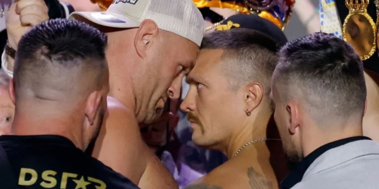Найважчий у своїй кар’єрі Усик програв у зваженні Ф’юрі 13 кг, товстун знову хамив (ВІДЕО)
