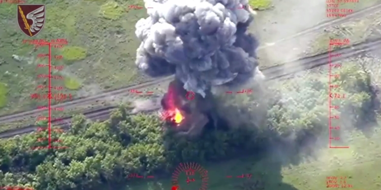 Миколаївські десантники «мінускули» за тиждень 100 окупантів, 2 танки, 5 БМП та декілька ракетних комплексів в районі Новомихайлівки (ВІДЕО)