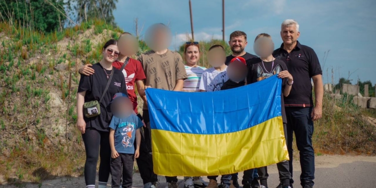 За посередництва Катару Україна повернула додому ще 13 дітей (ФОТО)