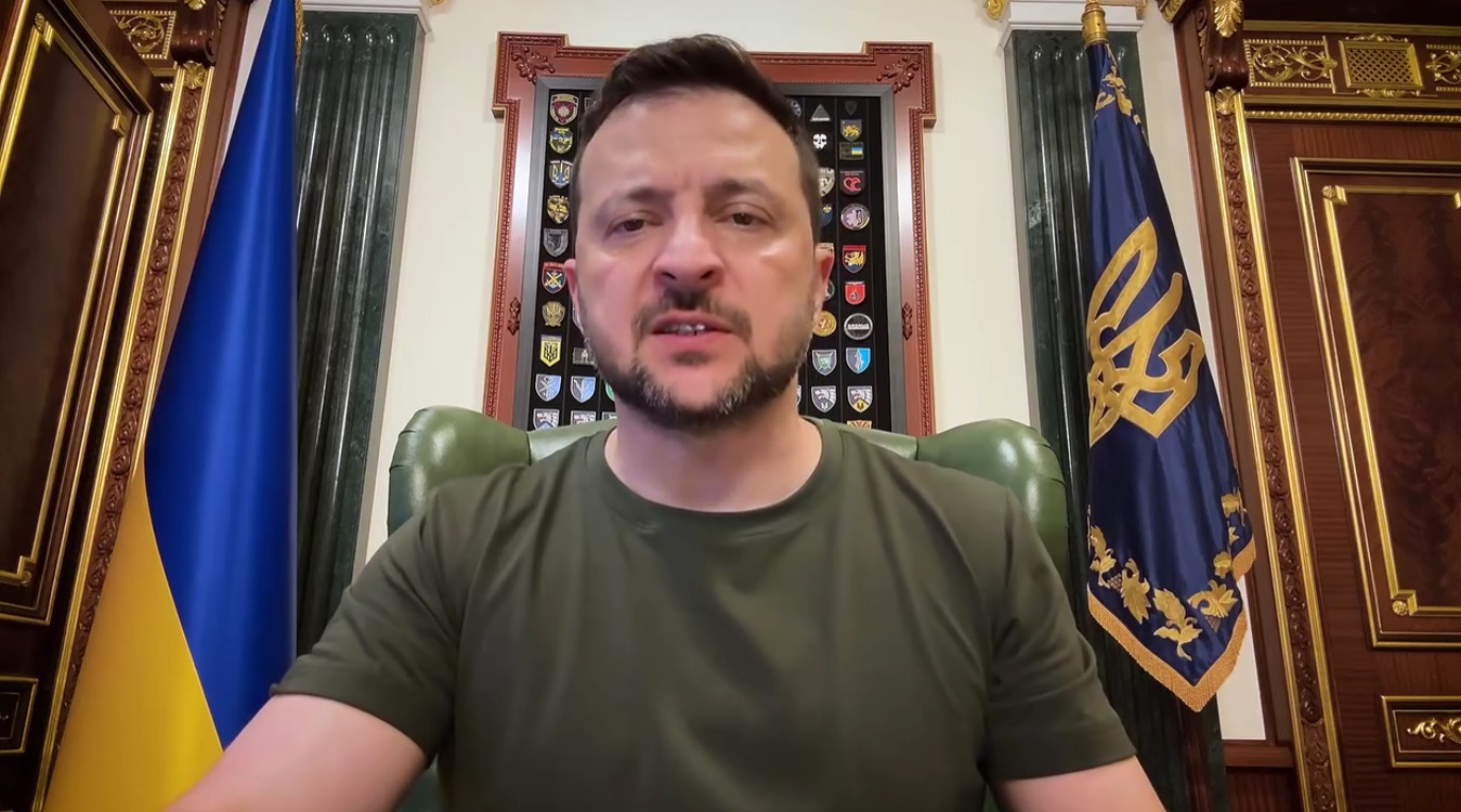 «Україна досі має обмеження в захисті та дефіцит систем ППО, які насправді є у світу» – Зеленський сказав, чому російські удари, як сьогодні по Харківщині, ще досі можливі (ВІДЕО)