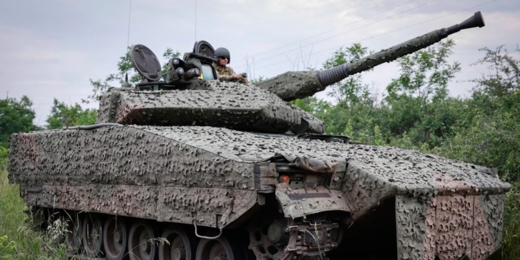 Швеція та Нідерланди закуповують бойову техніку для України