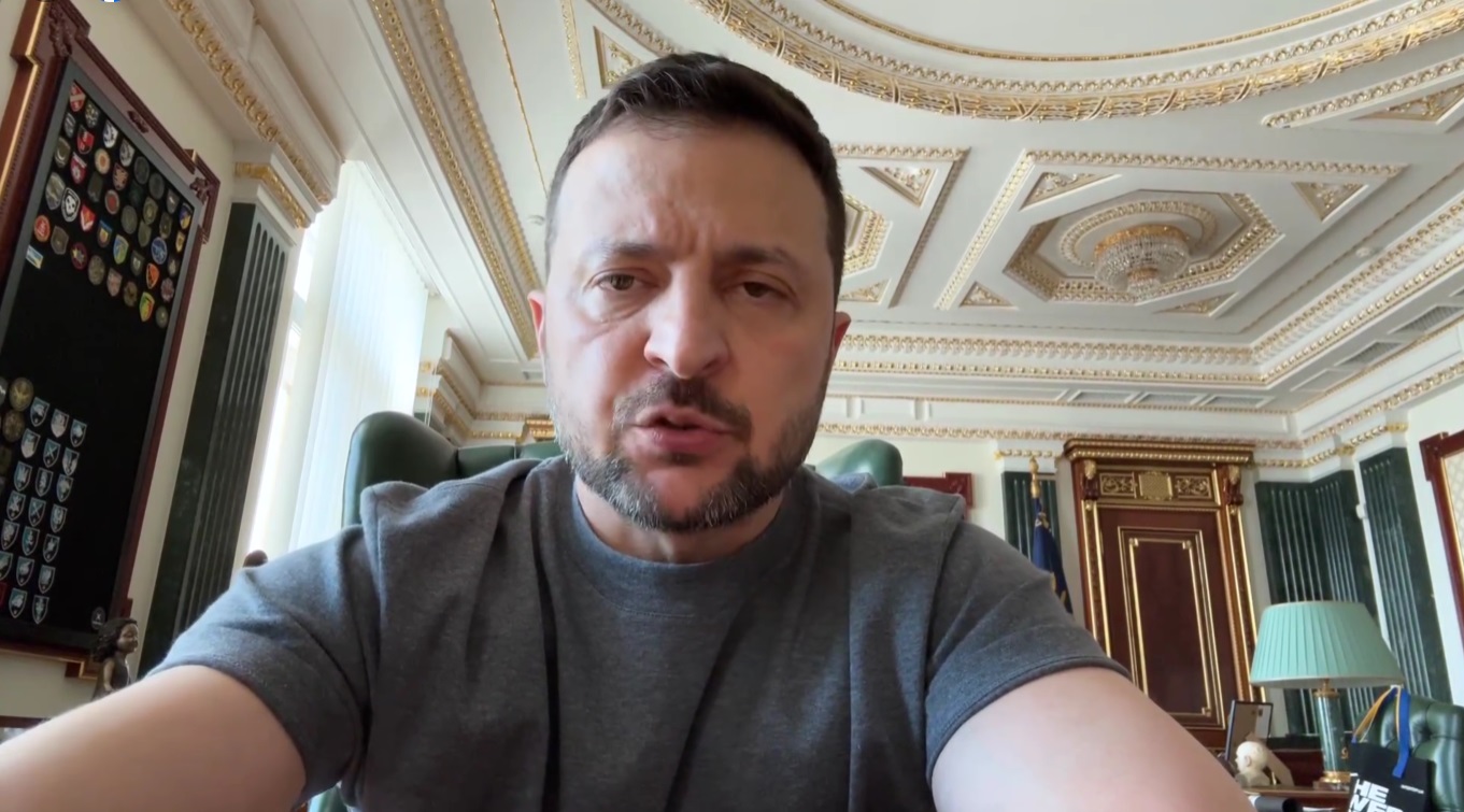 «Тільки такі божевільні, як Путін, здатні вбивати й тероризувати людей так підло» – звернення Зеленського про Харків і необхідність дати Україні ППО (ВІДЕО)