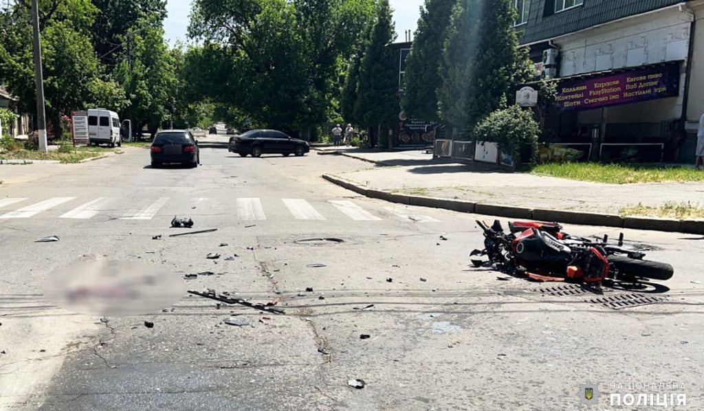 У Миколаєві на небезпечному перехресті загинув мотоцикліст. Поліція шукає свідків (ФОТО) 1