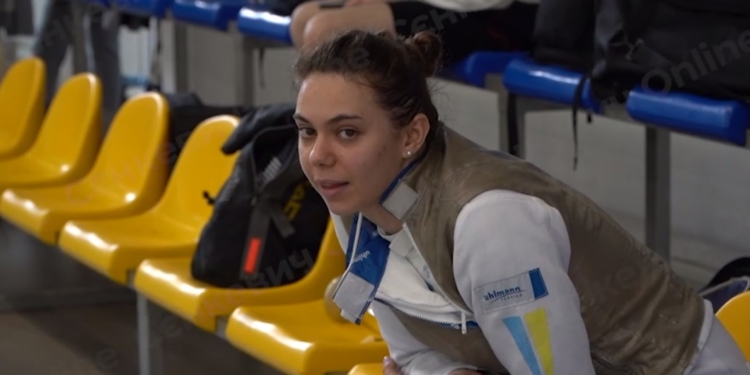 Рапіристка Аліна Полозюк і її тренер Лариса Павленко отримали сертифікати на 20 тис.грн. від громади Миколаєва