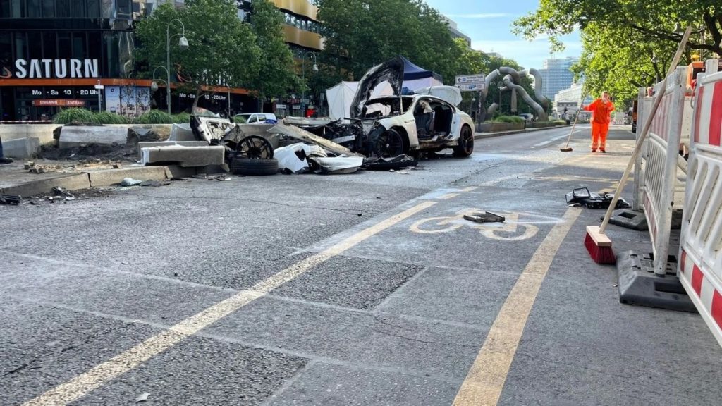 В Берліні розбився BMW на українських номерах: одна людина загинула, троє важко поранені (ФОТО) 2