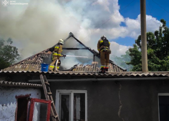 У Снігурівці на Миколаївщині загасили житловий будинок (ФОТО)