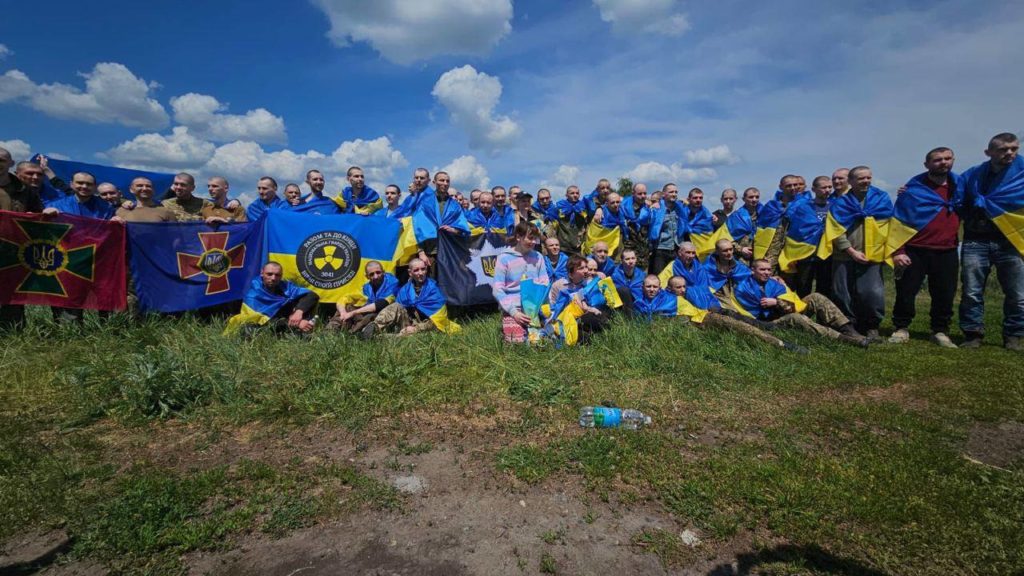 В Україну повернулись 75 полонених (ФОТО, ВІДЕО) 2