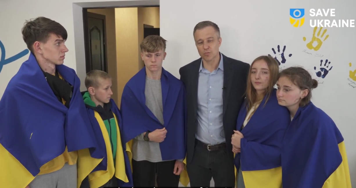 В Україну вдалось повернути 5 дітей-сиріт з Новопетрівського інтернату Миколаївської області, яких викрали і депортували росіяни (ВІДЕО)