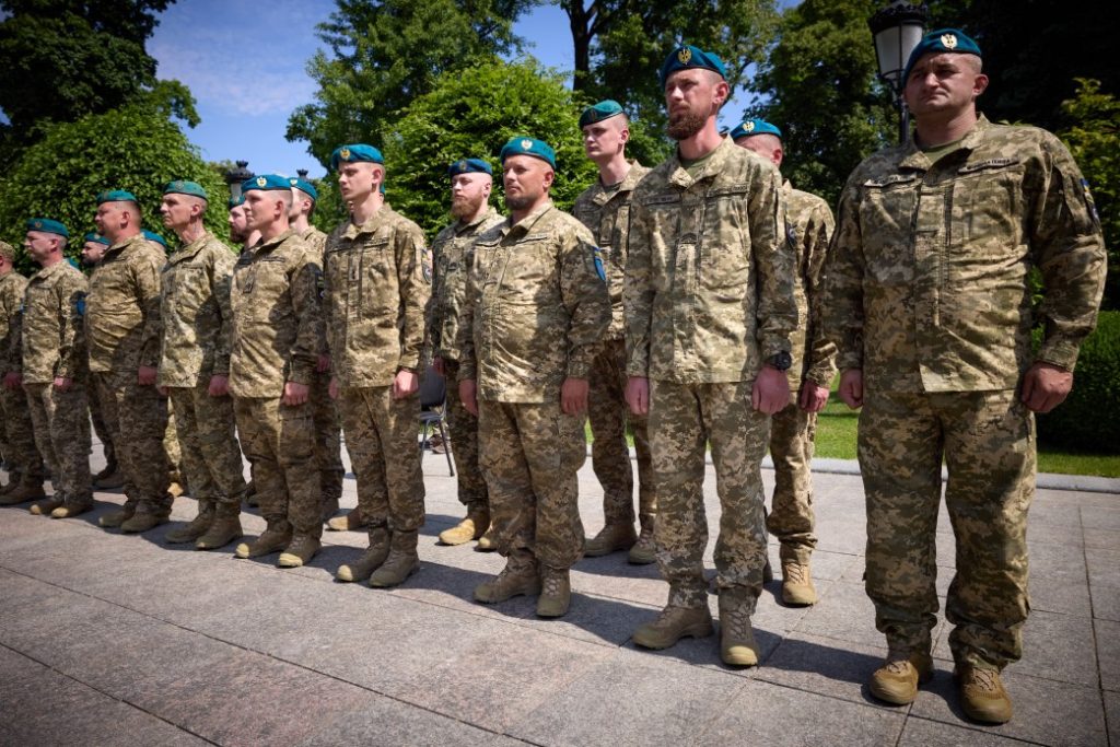 День морської піхоти: державні нагороди, прапор 66-му дивізіону миколаївської артбригади і відзнака «За мужність та відвагу» 1-му батальону 36-ї бригади (ФОТО) 11