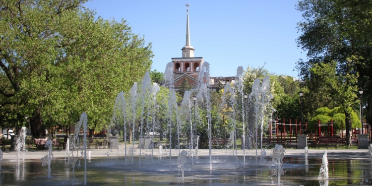 У Миколаєві почали запускати фонтани (ФОТО)