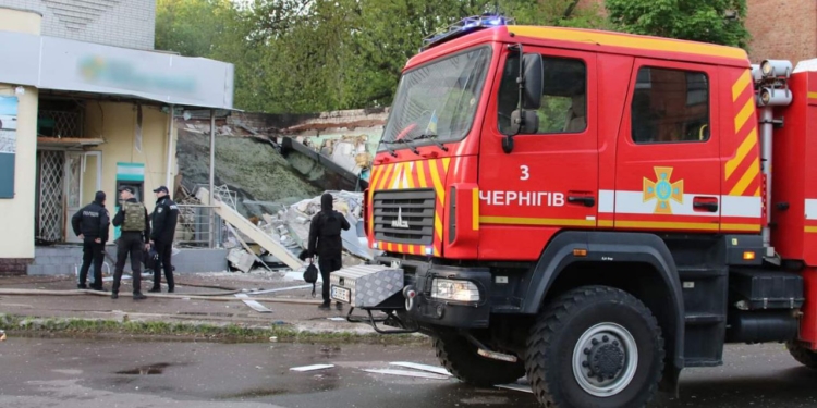 В Чернігові вранці вибухнув банк (ФОТО)