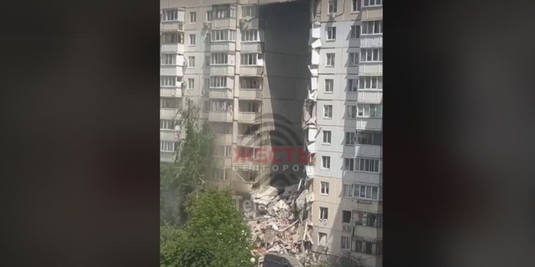 В Бєлгороді обвалився під’їзд 10-поверхівки. Влада вже тричі міняла версії причетності ЗСУ, але є й інша (ФОТО, ВІДЕО)