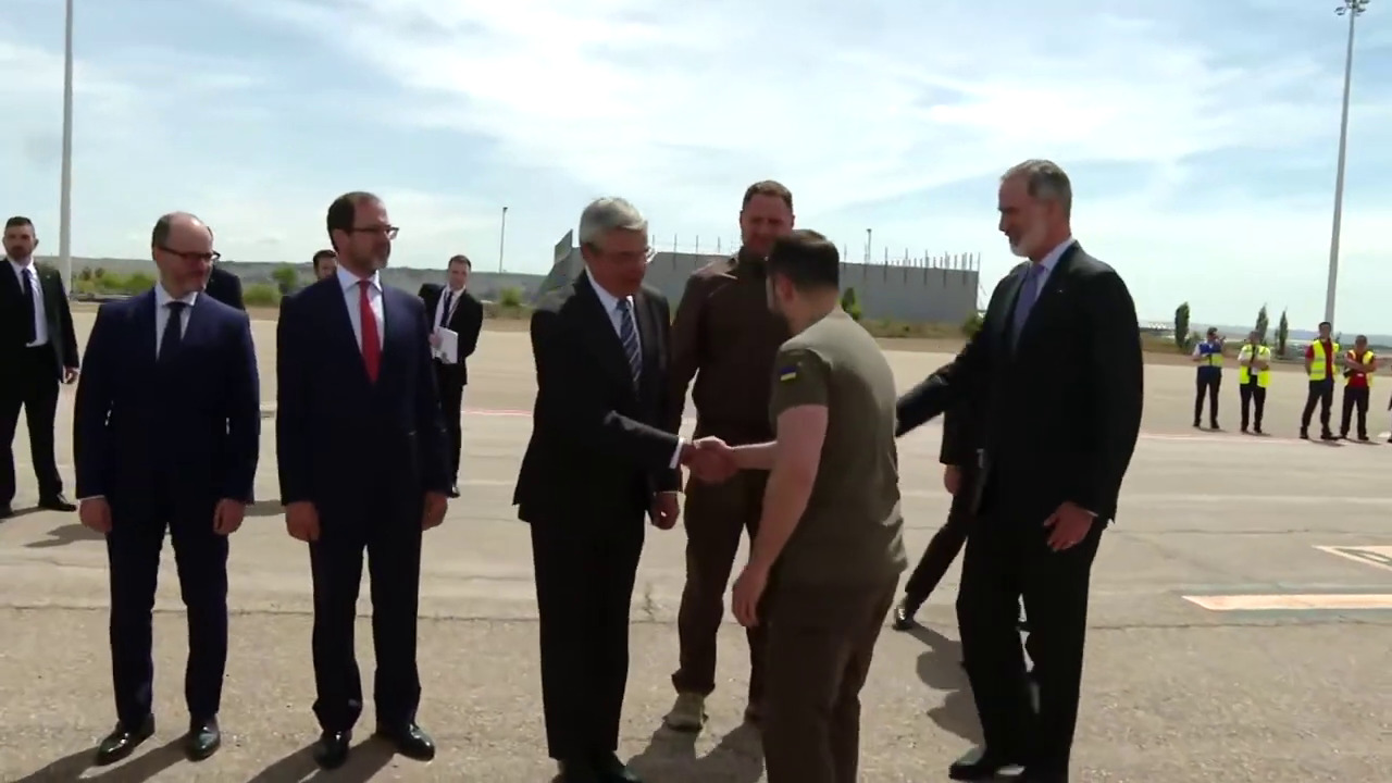 Зеленський прибув до Іспанії (ВІДЕО)