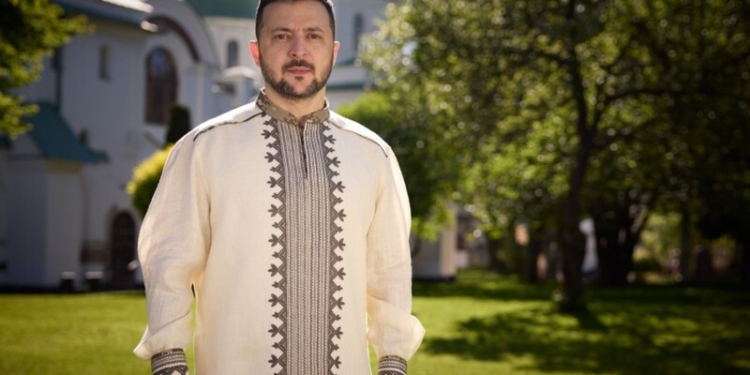 Не Олена вишивала. Великодня вишиванка Зеленського. Скільки коштує, звідки така (ФОТО)