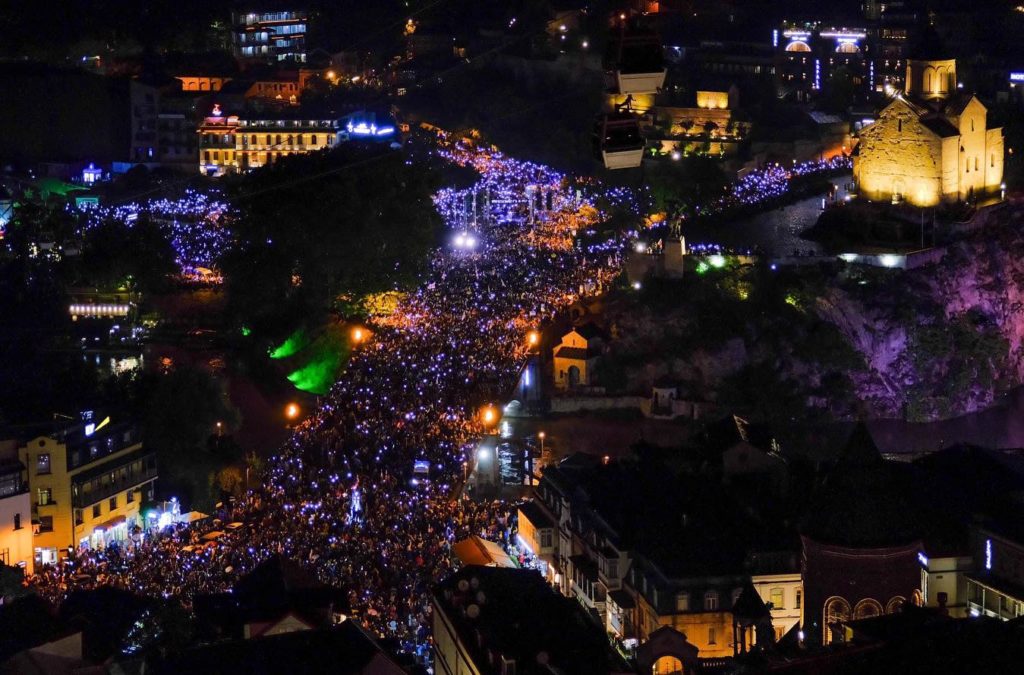 У Тбілісі пройшла багатотисячна демонстрація, протест буде продовжений (ФОТО, ВІДЕО) 4