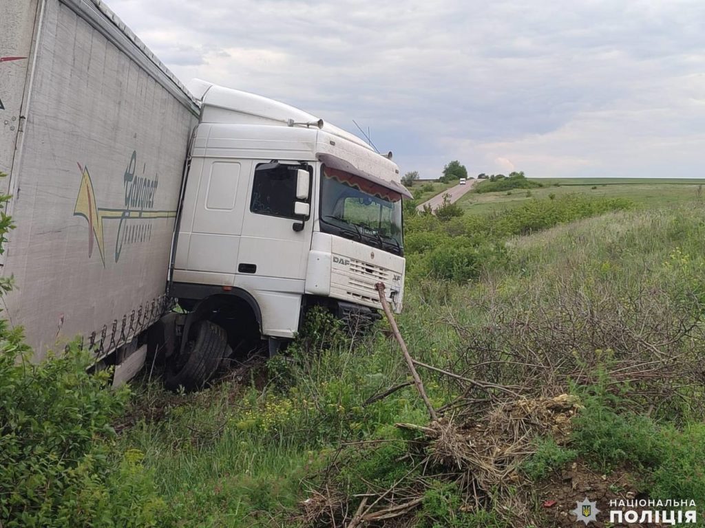 На Миколаївщині в ДТП двоє людей загинули та ще одна постраждала (ФОТО) 3