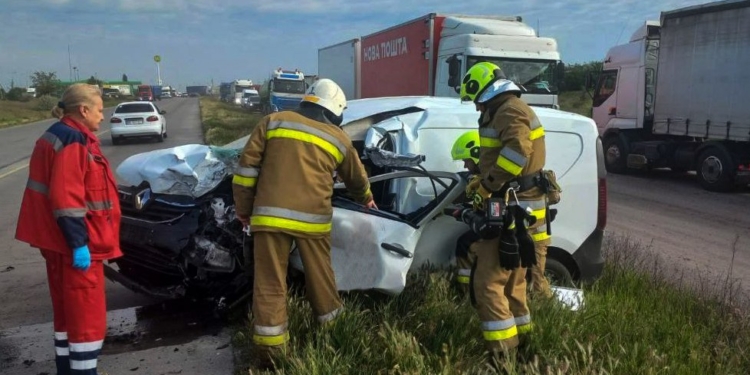 На Миколаївщині в ДТП із Scania загинув водій Renault Kangoo (ФОТО)