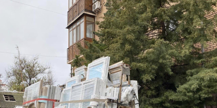 У Миколаєві відновили багатоповерхівку, пошкоджену російськими обстрілами (ФОТО)