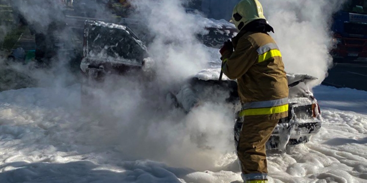 У Миколаєві згорів автомобіль (ФОТО)