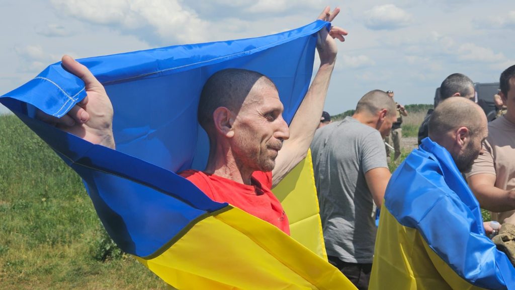 В Україну повернулись 75 полонених (ФОТО, ВІДЕО) 4