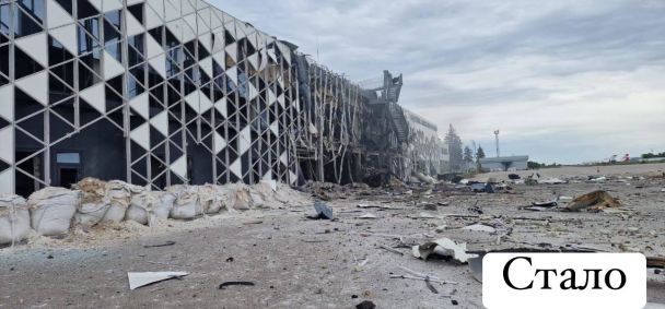 Російські загарбники знищили аеропорт у Запоріжжі (ФОТО) 3