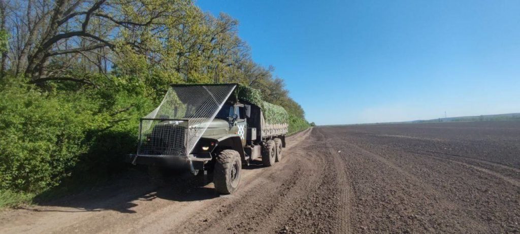 Російські загарбники засвітили на Харківщині техніку з особливим маркуванням (ФОТО) 6