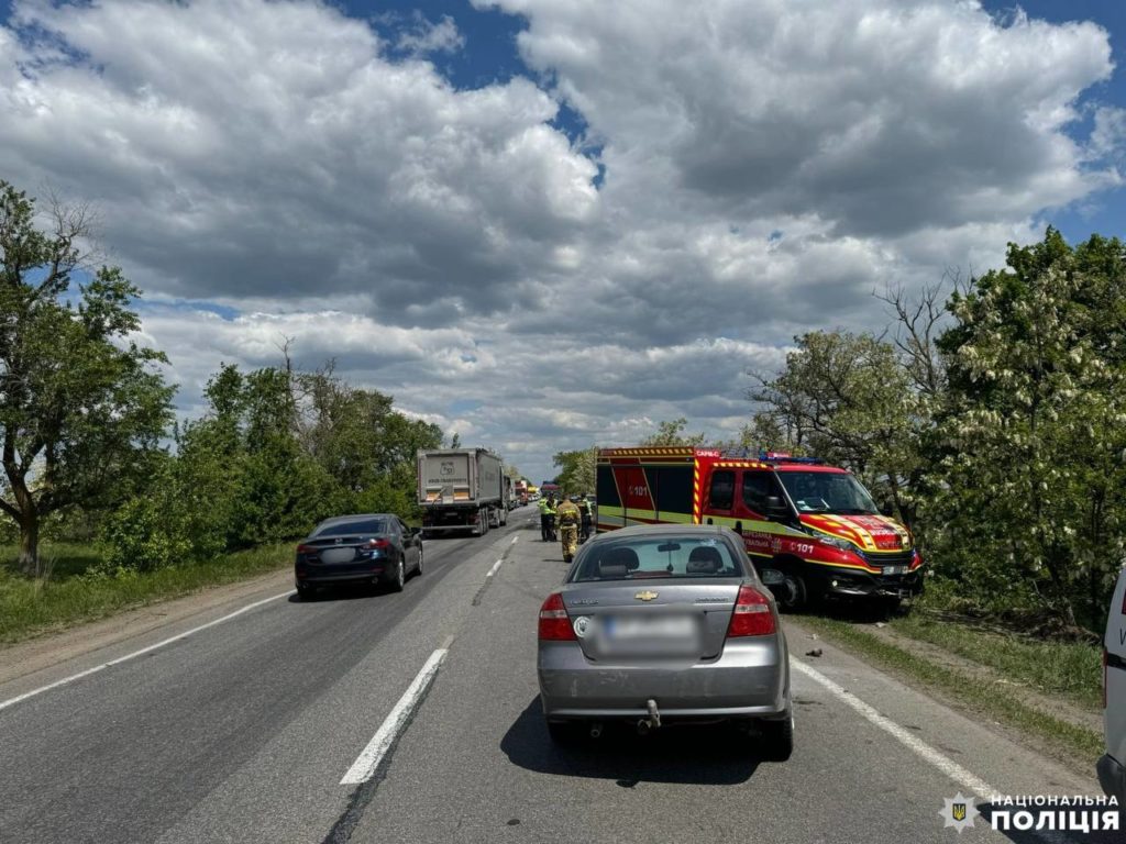 Біля Коблеве сталася ДТП за участі Chevrolet Aveo, Mitsubishi та УАЗа (ФОТО) 4