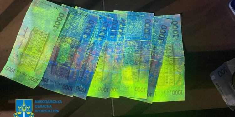 На Миколаївщині на хабарі 15 тис.грн. «взяли» поліцейського (ФОТО)