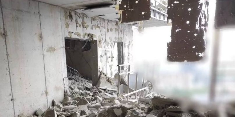 У Харкові ворог вдарив по 10-поверхівці, багато постраждалих (ФОТО)