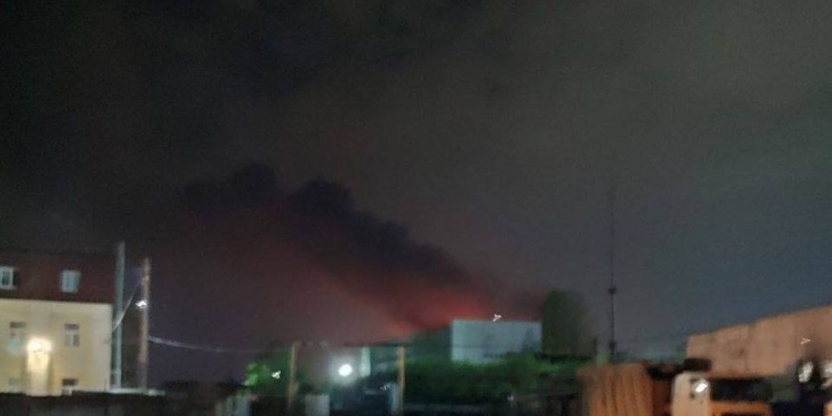 Дрони атакували Рязаньський НПЗ, він горить (ВІДЕО)