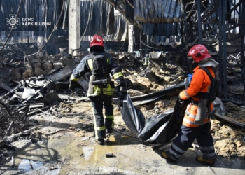 Кількість загиблих внаслідок вчорашньої ракетної атаки по гіпермаркету в Харкові збільшилась до 16 (ФОТО)