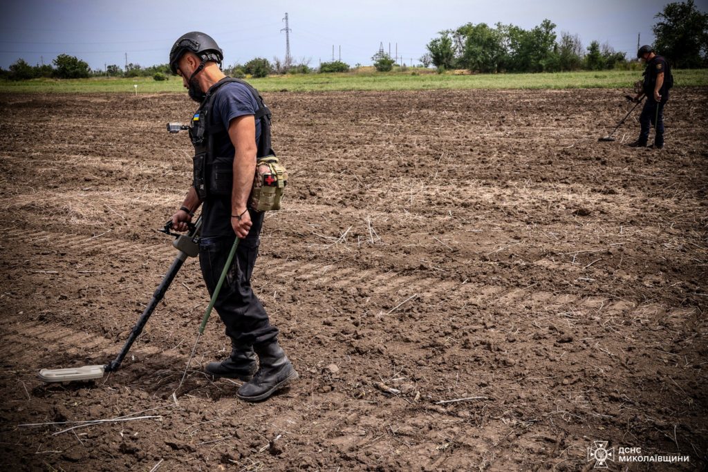 На Миколаївщині завдяки роботі машин механізованого розмінування вже очищено 166,3 га території (ФОТО, ВІДЕО) 6