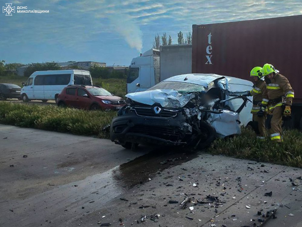 На Миколаївщині в ДТП із Scania загинув водій Renault Kangoo (ФОТО) 5